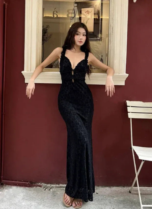 Sleeveless Tie-Back Bodycon Evening Dress with Keyhole Detail