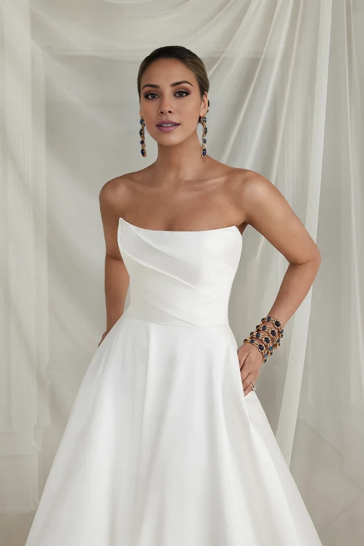 Strapless A-Line Wedding Dress with Pleated Bodice and Bow Wedding Dresses
