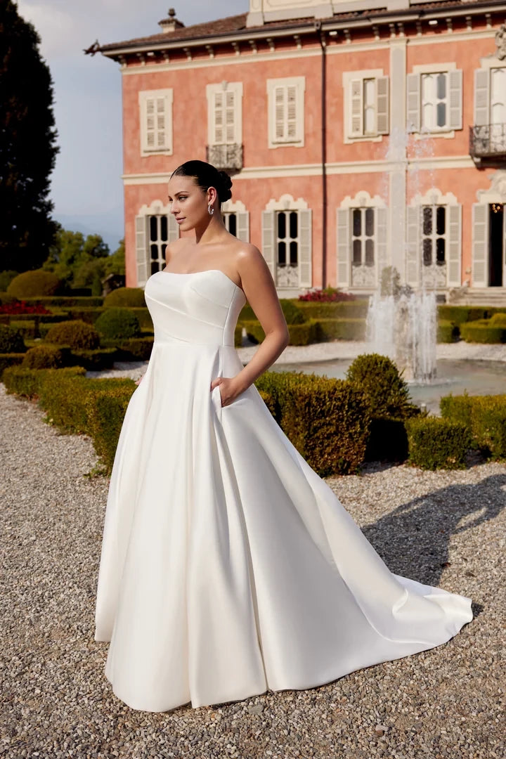 Strapless Plus Size A-Line Wedding Dress with Pleated Bodice and Bow Wedding Dresses