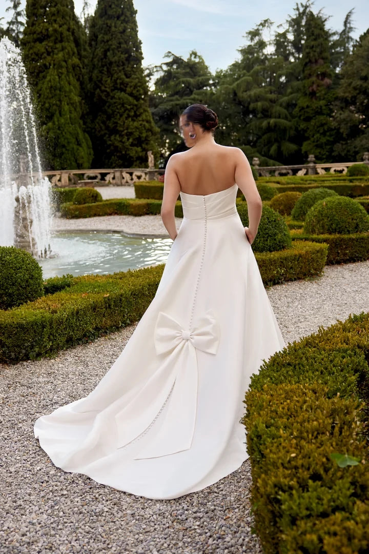 Strapless Plus Size A-Line Wedding Dress with Pleated Bodice and Bow Wedding Dresses