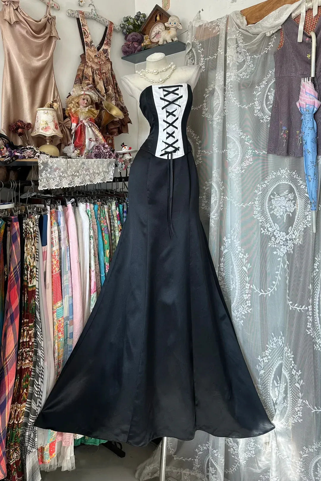Striking Mermaid Strapless Corset-Detail Black Satin Prom Dresses