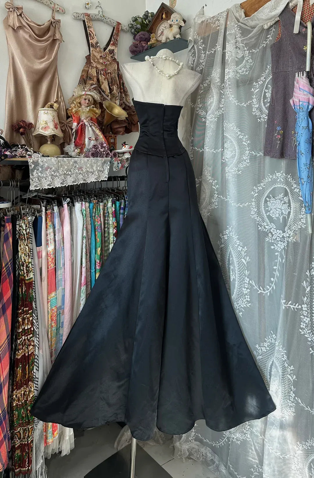 Striking Mermaid Strapless Corset-Detail Black Satin Prom Dresses