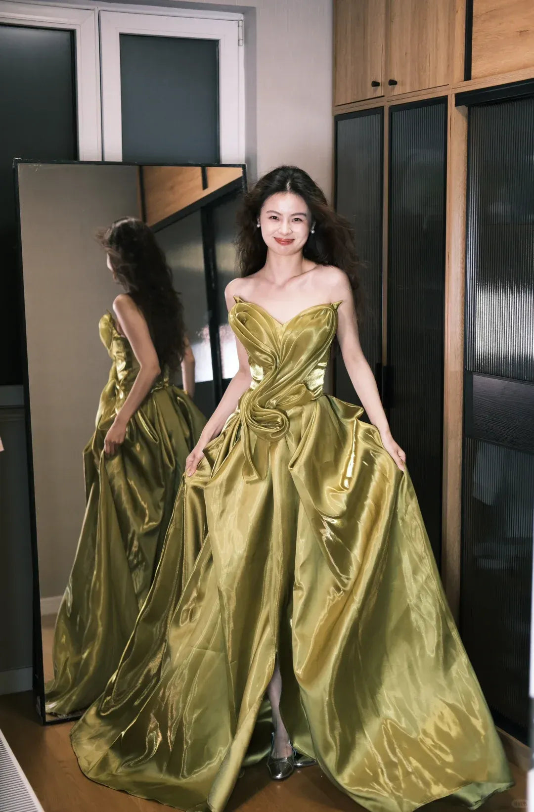 Sweetheart Neck 3D Floral Bodice Evening Dress with High Slit & Train