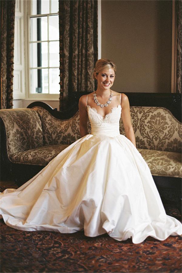 Timeless Wedding Dress with Lace Bodice and Voluminous Satin Ball Gown Skirt