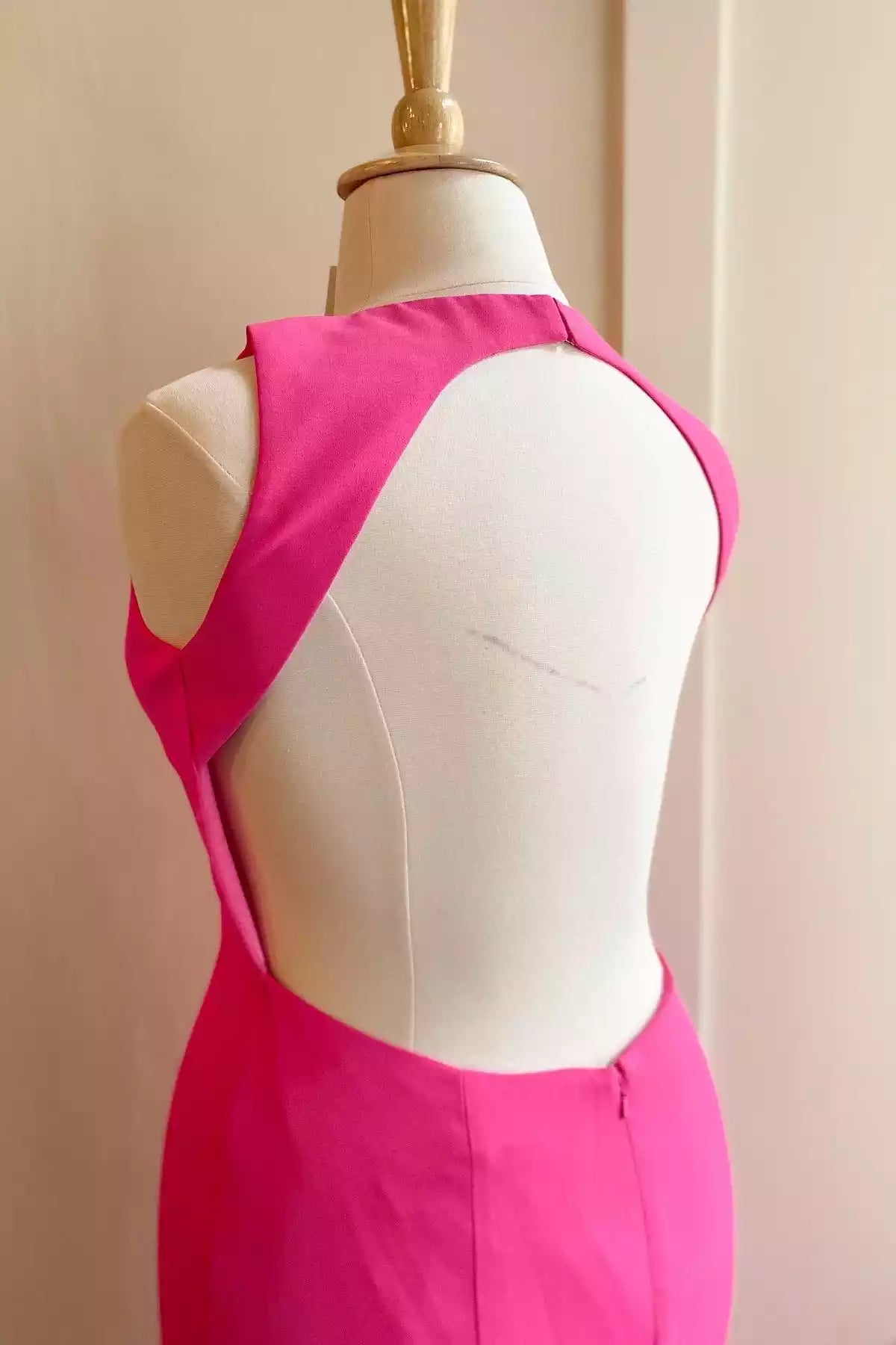 Vibrant Fuchsia Mermaid Gown with Keyhole Neckline & Open Back