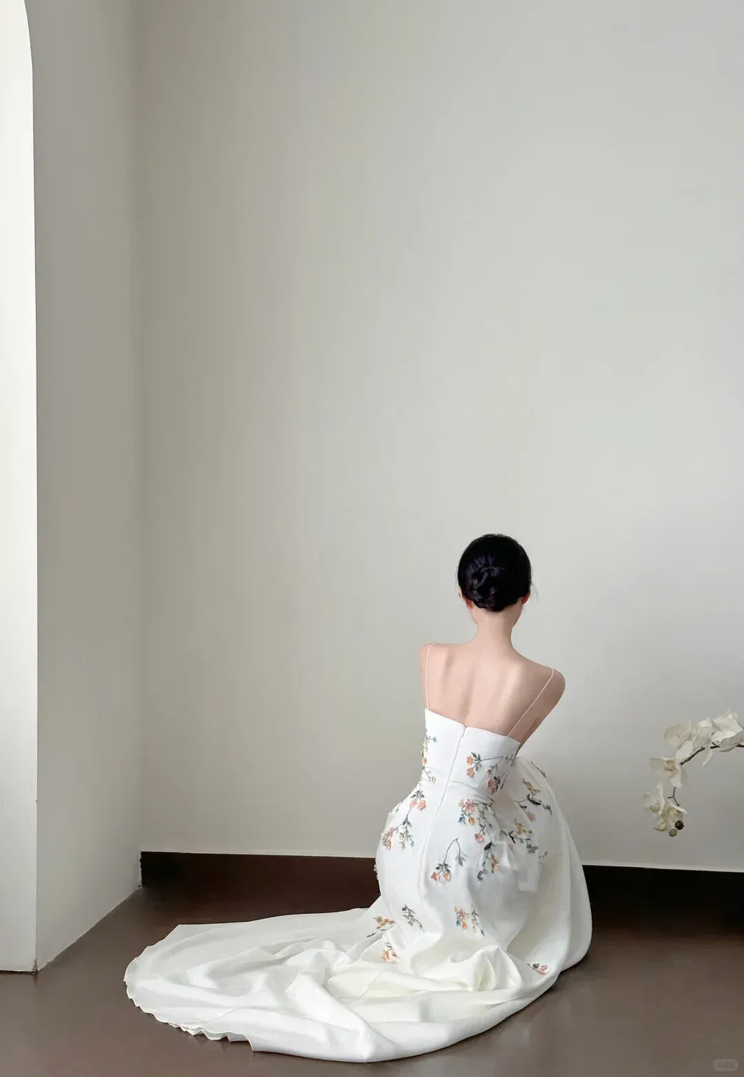 White Floral Embroidered Wedding Gown – Spaghetti Strap A-Line Formal Dress with Train