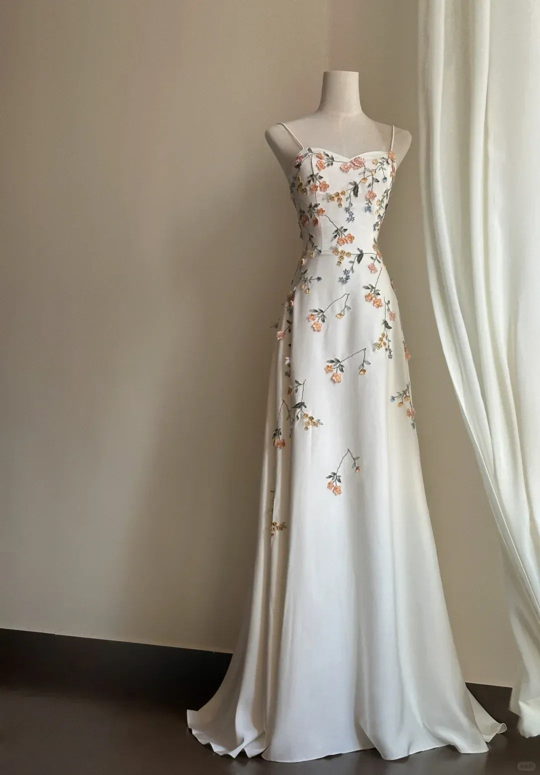 White Floral Embroidered Wedding Gown – Spaghetti Strap A-Line Formal Dress with Train
