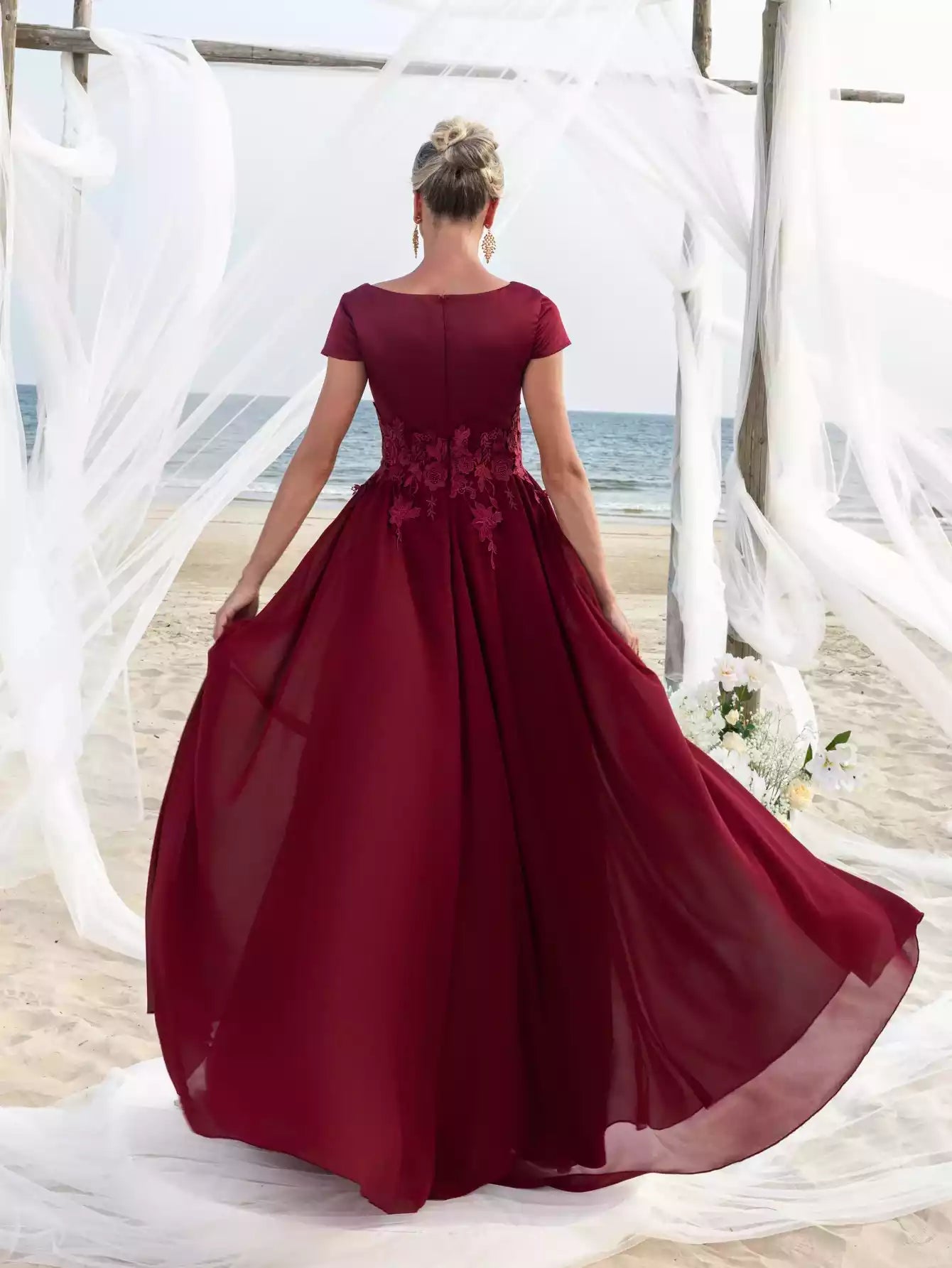 Womens' Elegant Chiffon with V-Neck Short Sleeves Intricate Lace Floral Appliqués on Bodice Floor-Length Flowing Skirt for Outdoor Ceremonies Mother of the Bride Dress